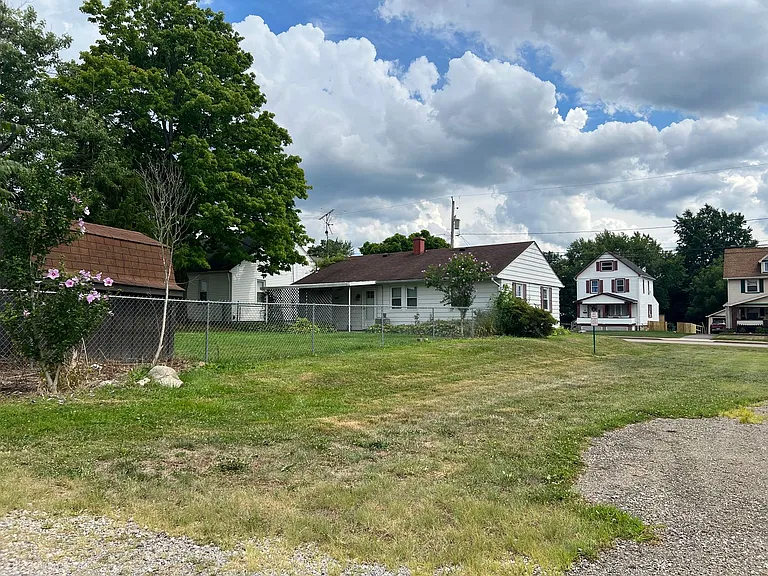 306 E Liberty St — Photo 13