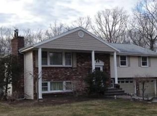 66 Bayberry Dr, Westport, MA 02790