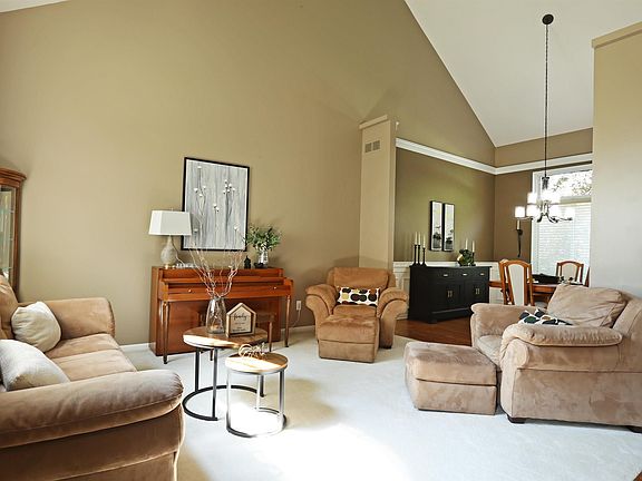 3rd image of 48535 Fairmont Dr