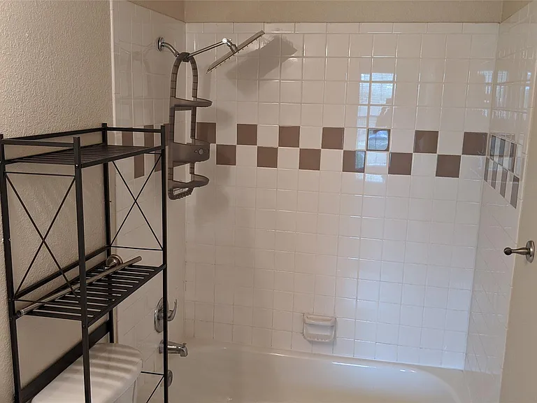 114 Sendero Dr — Photo 12