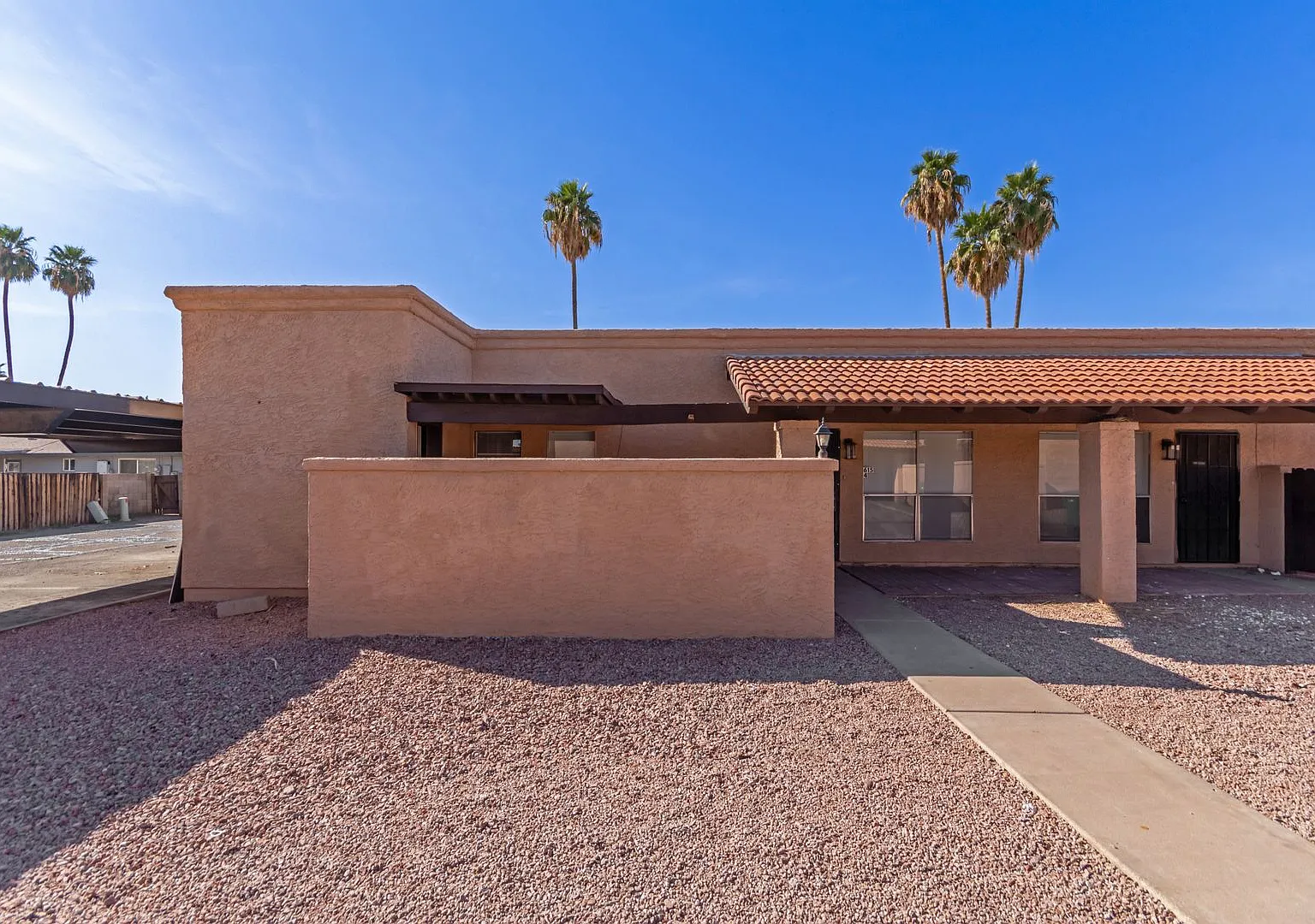 615 N Arrowhead Dr — Photo 1