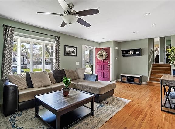 4th image of 5440 Sutton Ave
