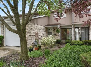 1228 Exeter Ct, Wheaton, IL 60189