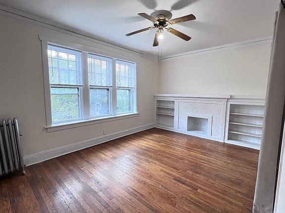 2nd image of 1920 W Montrose Ave #2