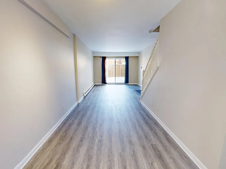 144 Arbour Glen Cres #1 — Photo 7