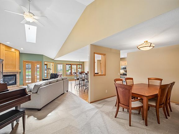 4th image of 15414 Oakwood Dr