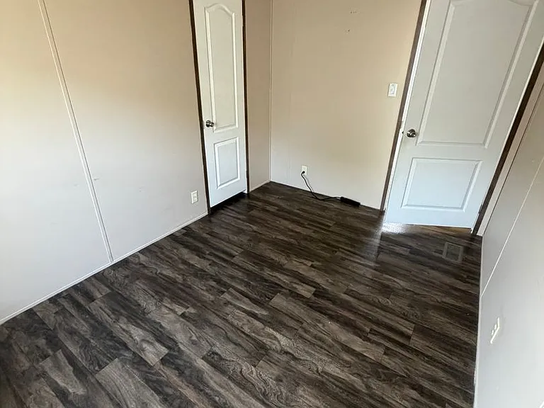 2735 S 14th St — Photo 10