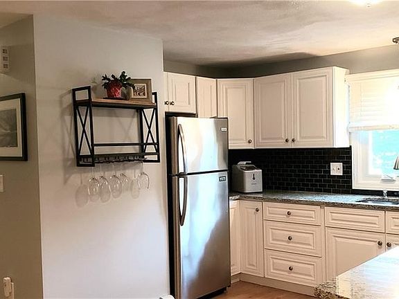5th image of 27 Primrose Ln Unit B