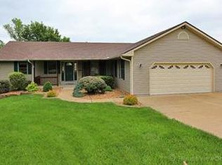 301 Lakeview Dr, De Soto, MO 63020