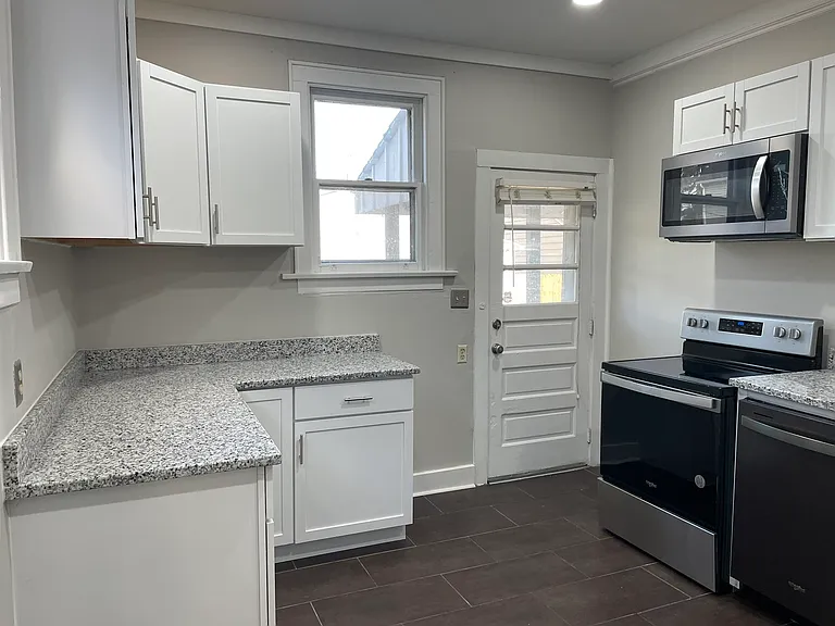 494 Reinhard Ave — Photo 11