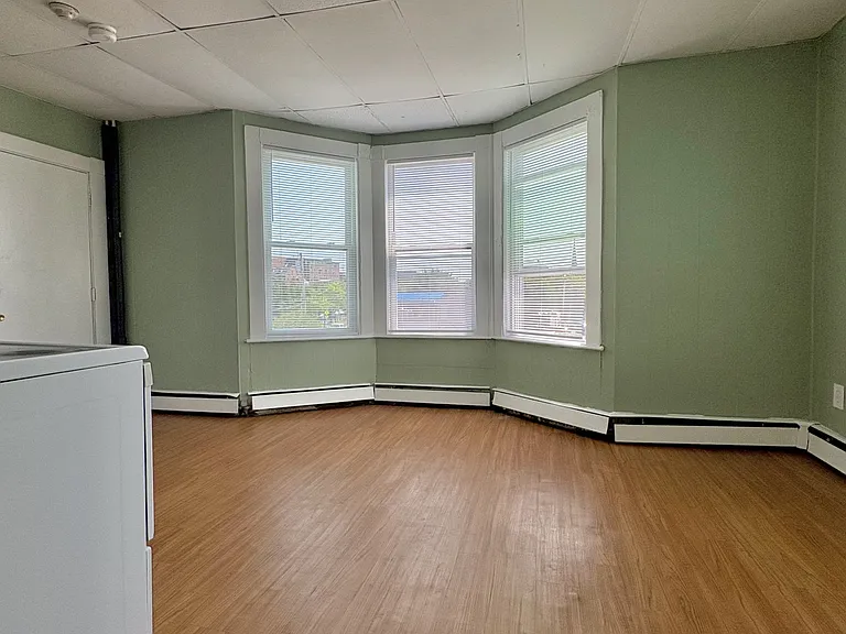 69 Lincoln St #14 — Photo 4