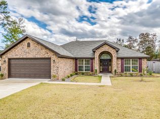 52 Charleston Dr, Elmore, AL 36025