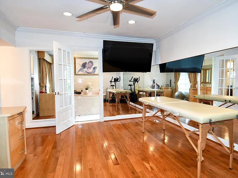 9401 Hickory View Pl — Photo 22
