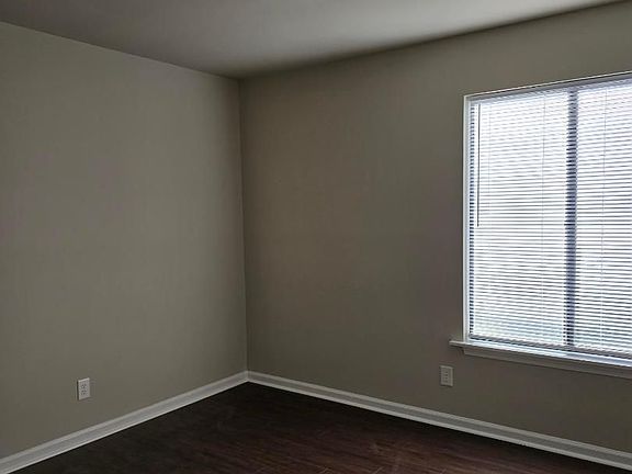 4th image of 711 Dale Dr #0