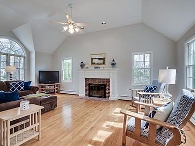 9 Blueberry Ln, Hopkinton, MA 01748 | Zillow