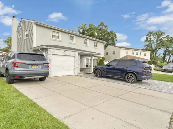 921 N Fletcher Avenue, Valley Stream, NY 11580