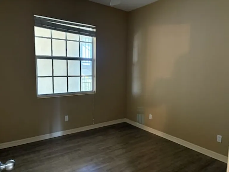 886 Park Ave #402 — Photo 7
