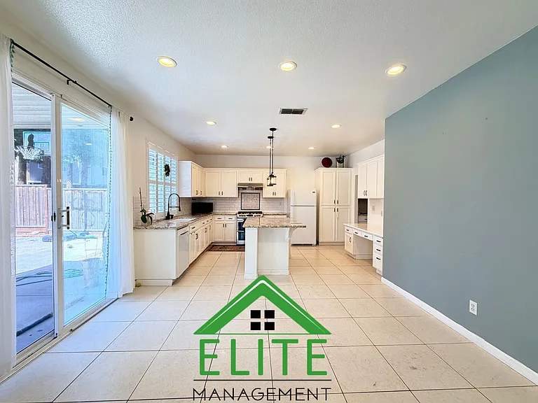9424 Red Spruce Way — Photo 4