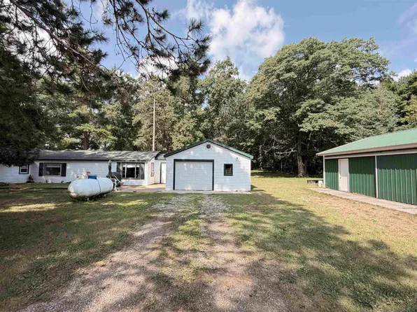 2976 S Clare Ave, Harrison, MI 48625