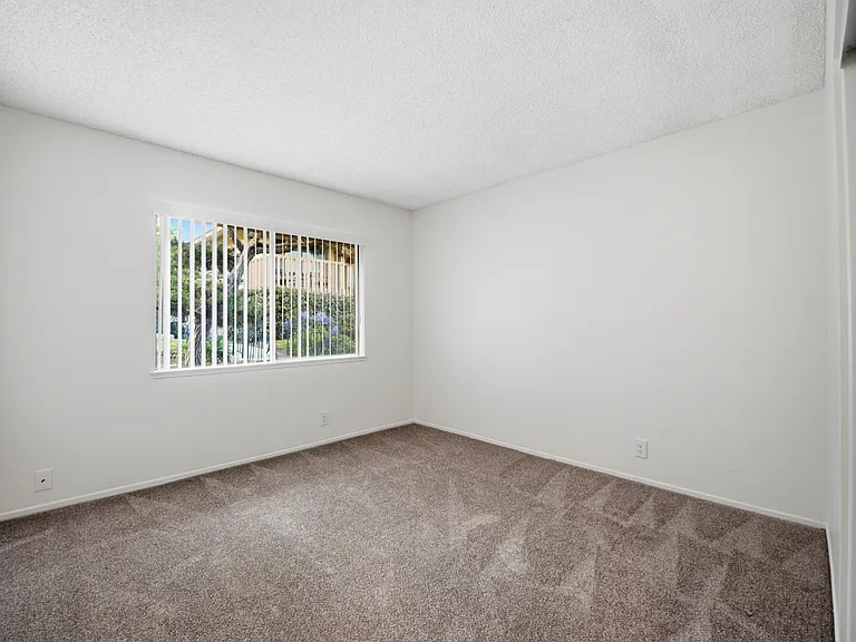 1022 San Marino Dr — Photo 17