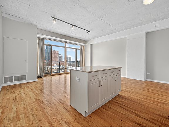 5th image of 1620 S Michigan Ave Unit 904