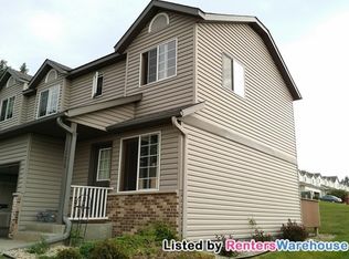 1026 Amanda Ct SW, Pine Island, MN 55963