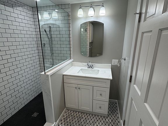 5th image of 51 Bremen St #2