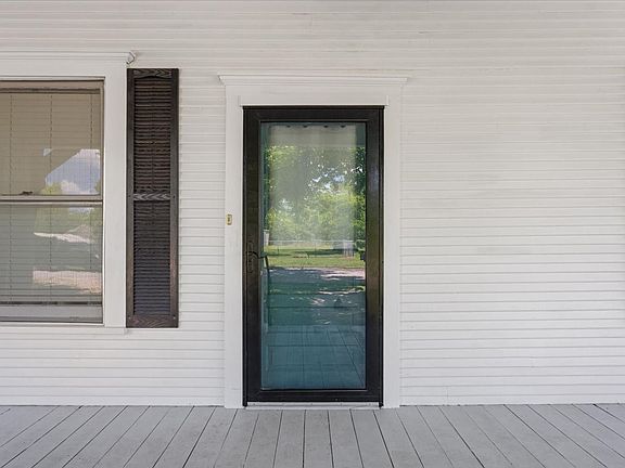 4th image of 102 S Hogan St