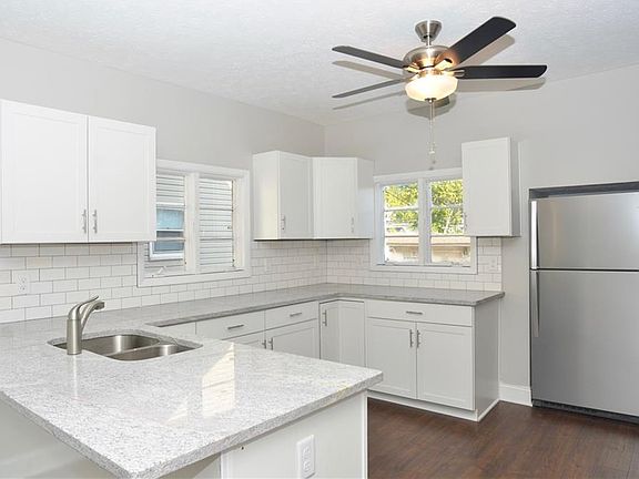 3rd image of 2210 Oak Park Ave