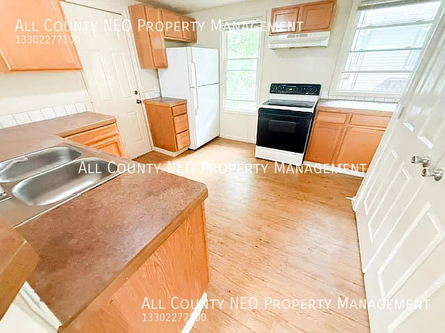 Charming 2bedroom, 1bath home in Akron! — Photo 3