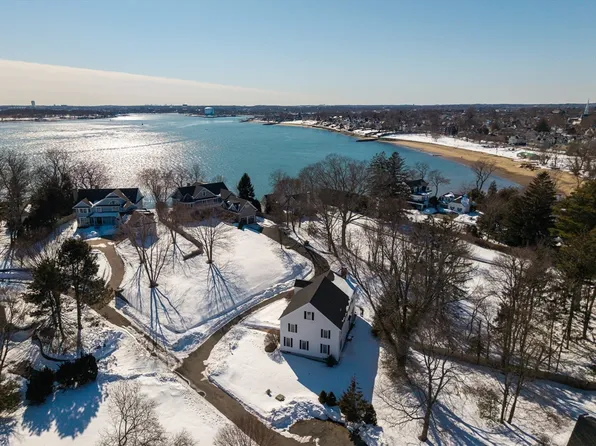 3 Elm Top Ln, Beverly, MA 01915