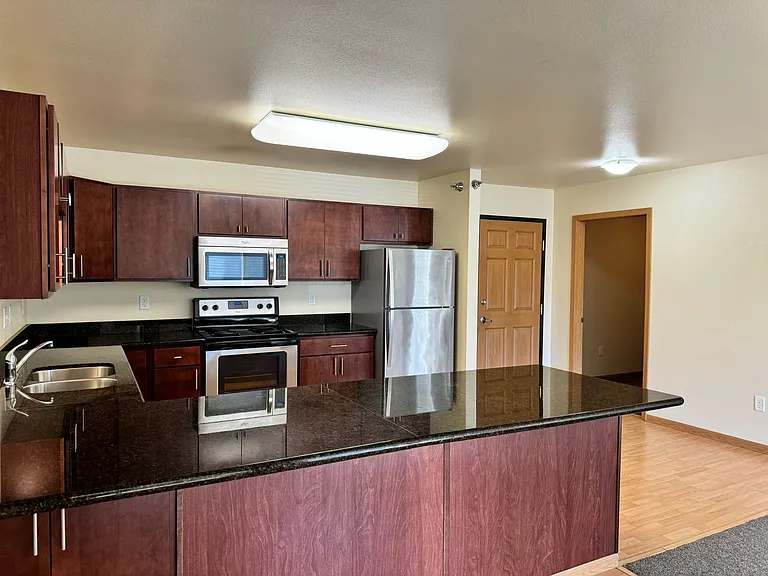 West Lake II Apartments — Photo 21
