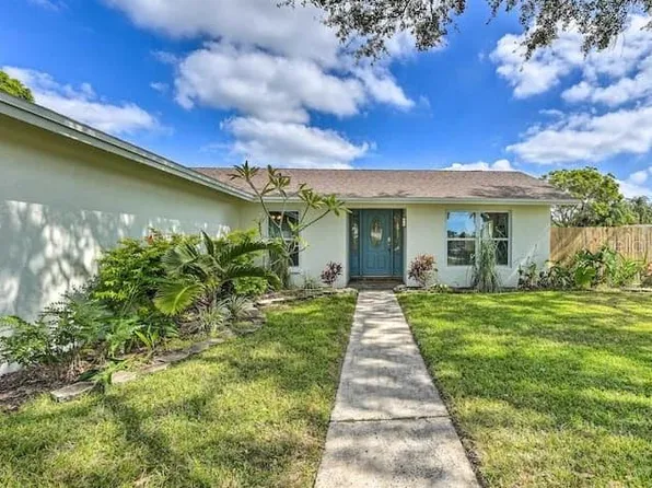 11221 Sol Vista Dr, Largo, FL 33774