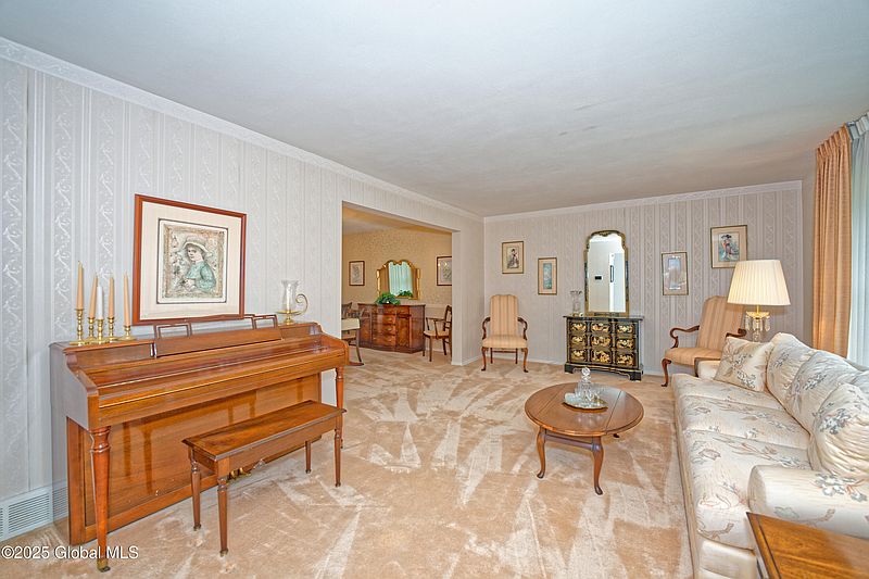 5th image of 50 Southbury Road