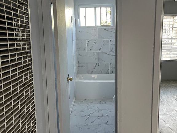 4th image of 1331 W 38th St #3