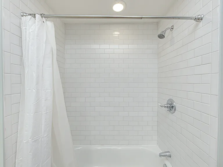 237 E Saint Joseph St — Photo 18