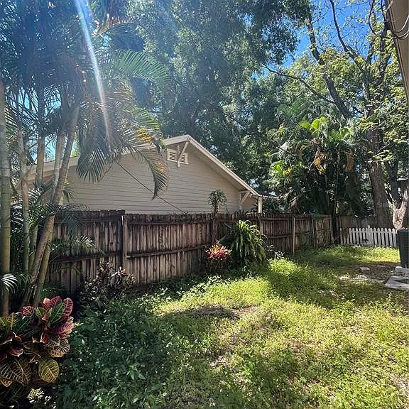 520 E Amelia St — Photo 14