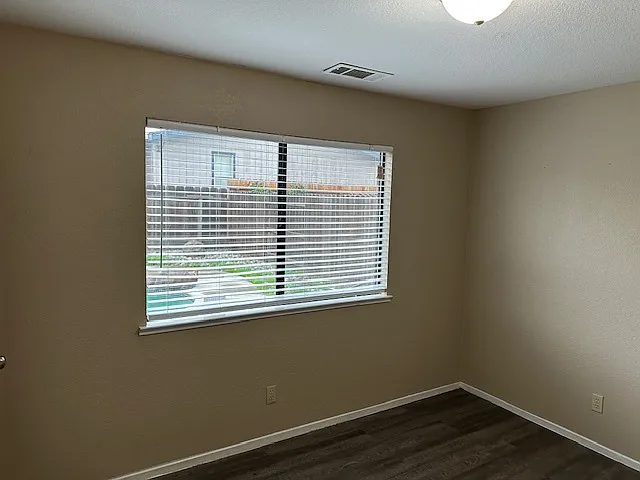1921 Bridgewood Way — Photo 13