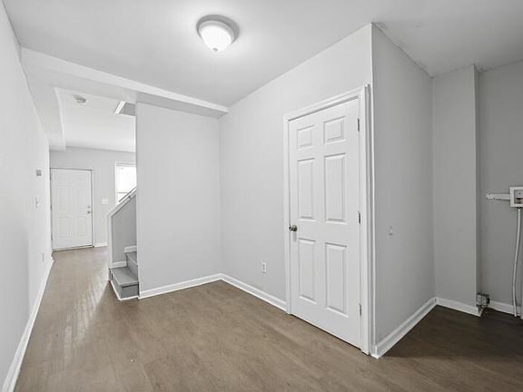 3rd image of 2316 N Myrtlewood St