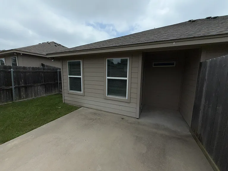 3344 Berkshire Dr — Photo 8