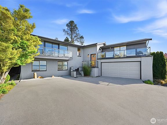 2nd image of 10248 Richwood Avenue NW