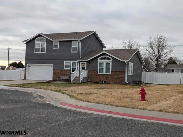 1530 Settler Dr, Gering, NE 69341