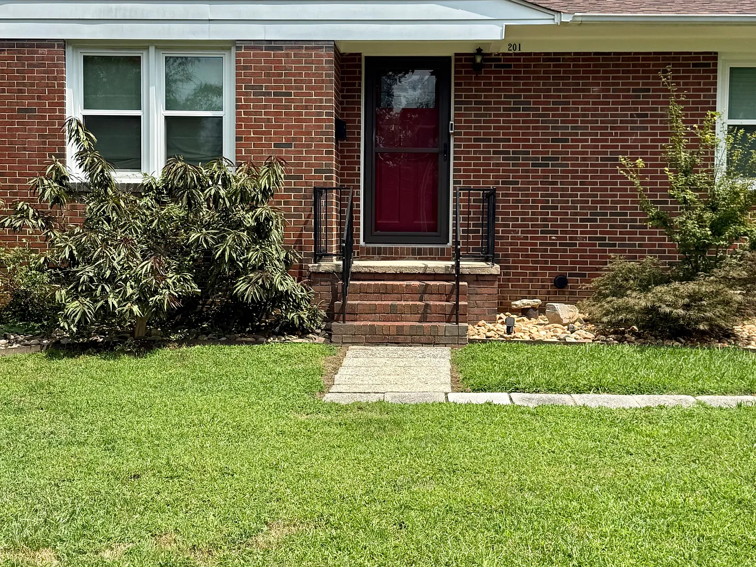 3 bed, 1090 sqft, $1,800 — Photo 1