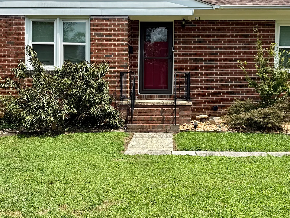 201 Crescent Ct
