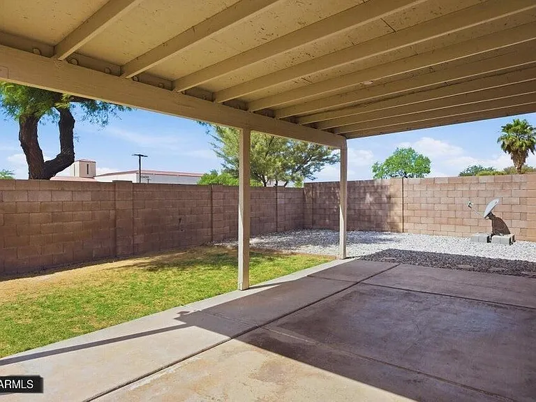 2901 W Irma Ln — Photo 13