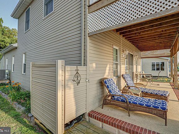 5th image of 197 N River Dr