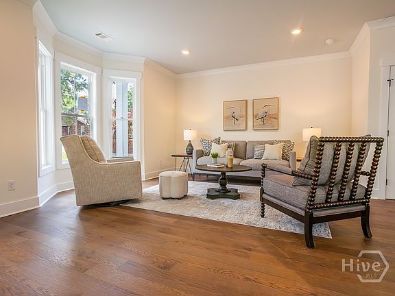 4th image of 809 E 36th Street