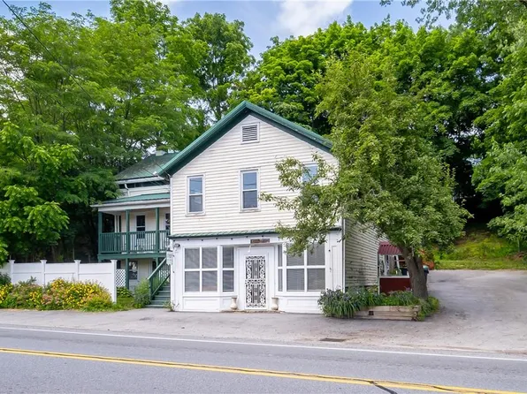 1707 County Route 12, New Hampton, NY 10958