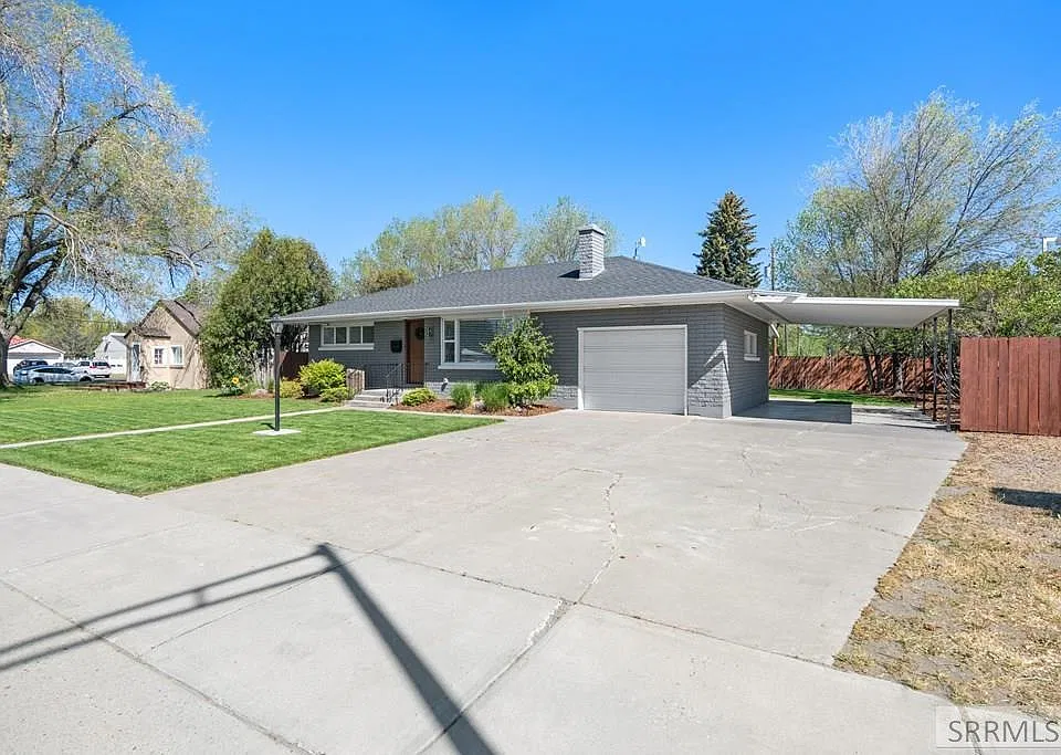 270 W Main St