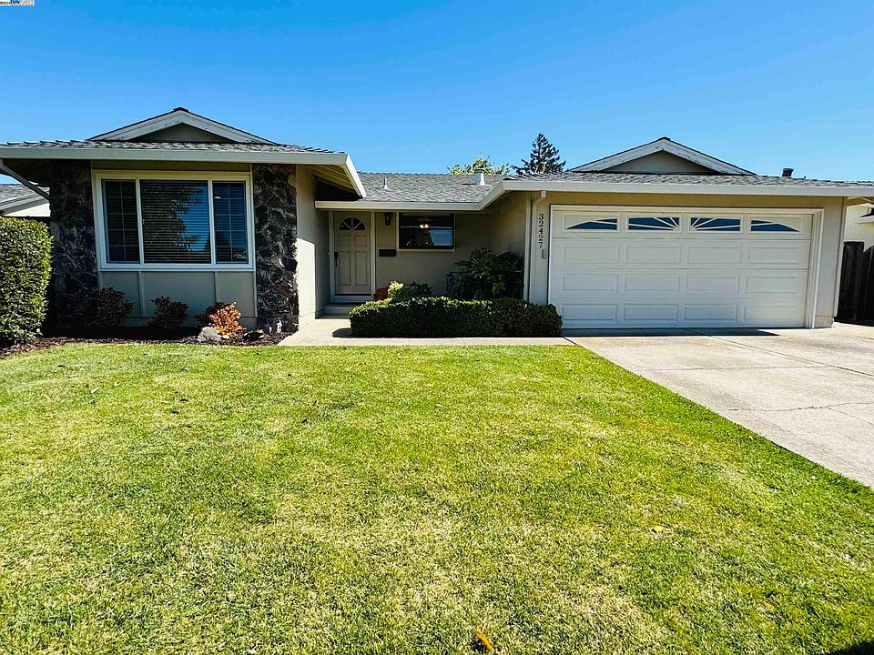 1st image of 32427 Lois Way